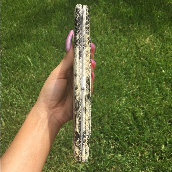 🙅🏻‍♀️SOLD OUT  Sssnake Skin Wallet 🐍 - Picture 2 of 3